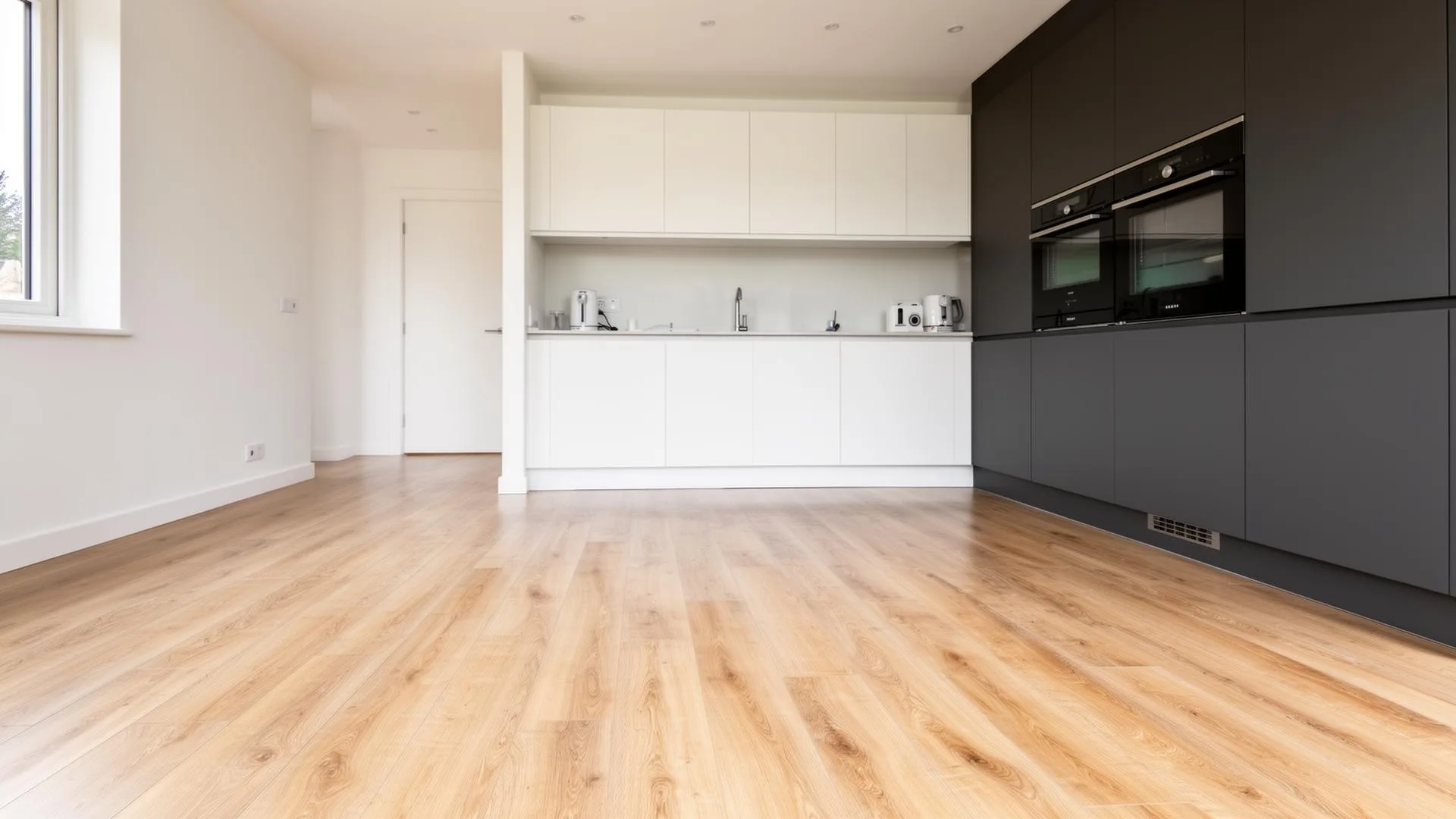 Modern Cape Town kitchen with light oak vinyl plank flooring installed by CHM Flooring across the City Bowl and Atlantic Seaboard